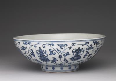 图片[2]-Large bowl with underglaze-blue decoration of the Eight Buddhist Symbols on lotus blossoms, Hsuan-te reign (1426-1435), Ming dynasty-China Archive